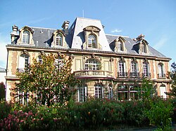 Gonesse (95), Hôtel de ville, rue de Paris, façade sud (1)